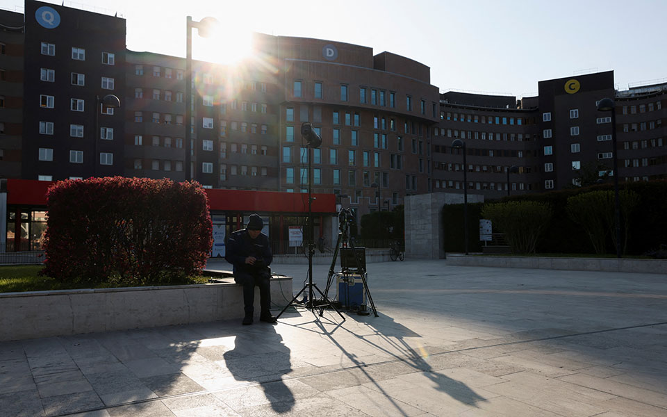 μπερλουσκόνι-για-τέταρτη-ημέρα-στο-νο-562364134