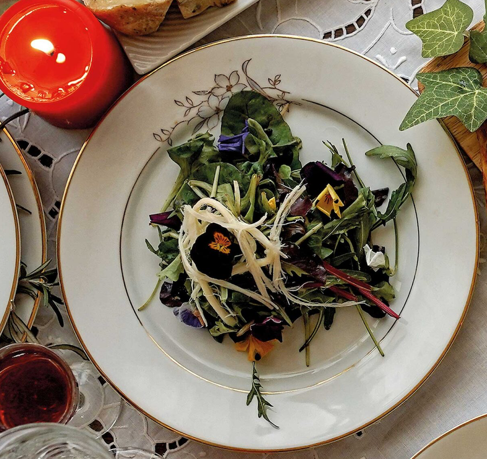 πράσινη-σαλάτα-με-ποντιακό-καπνιστό-τ-562385533