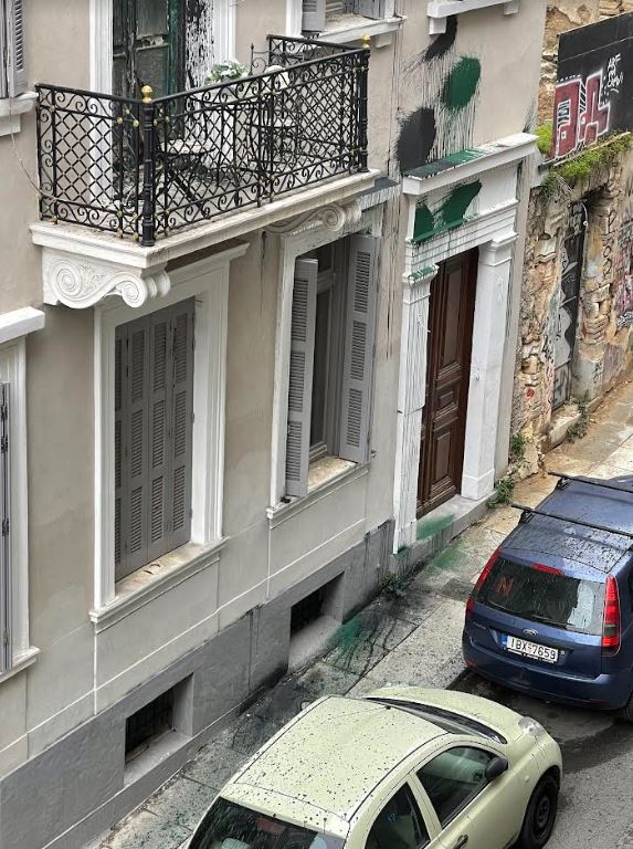 Εξάρχεια: Επίθεση με μπογιές σε αποκατεστημένο κτίριο του 1874-2