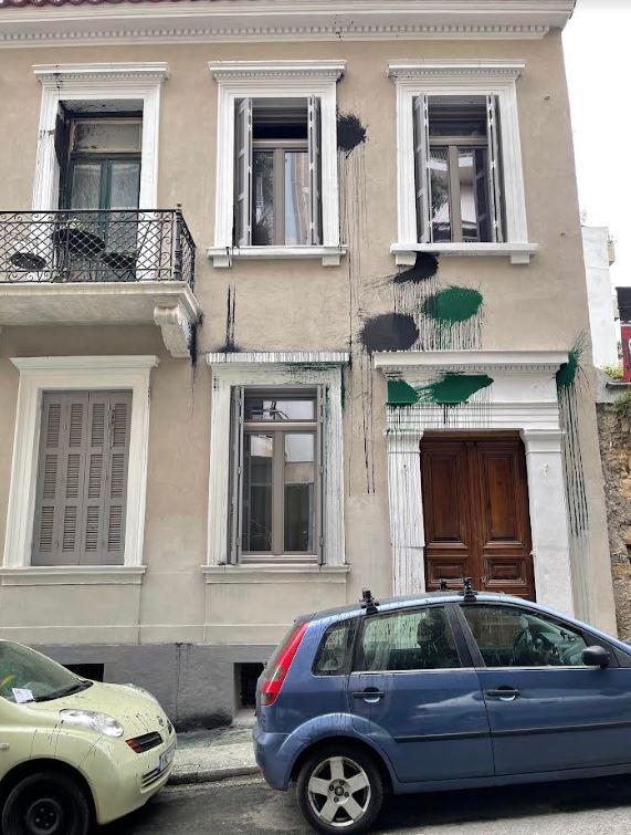 Εξάρχεια: Επίθεση με μπογιές σε αποκατεστημένο κτίριο του 1874-1