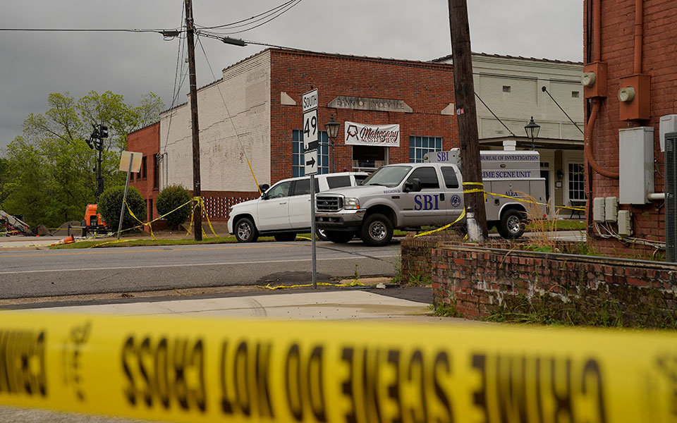 ηπα-τέσσερις-νεκροί-από-πυρά-στην-αλαμ-562375456