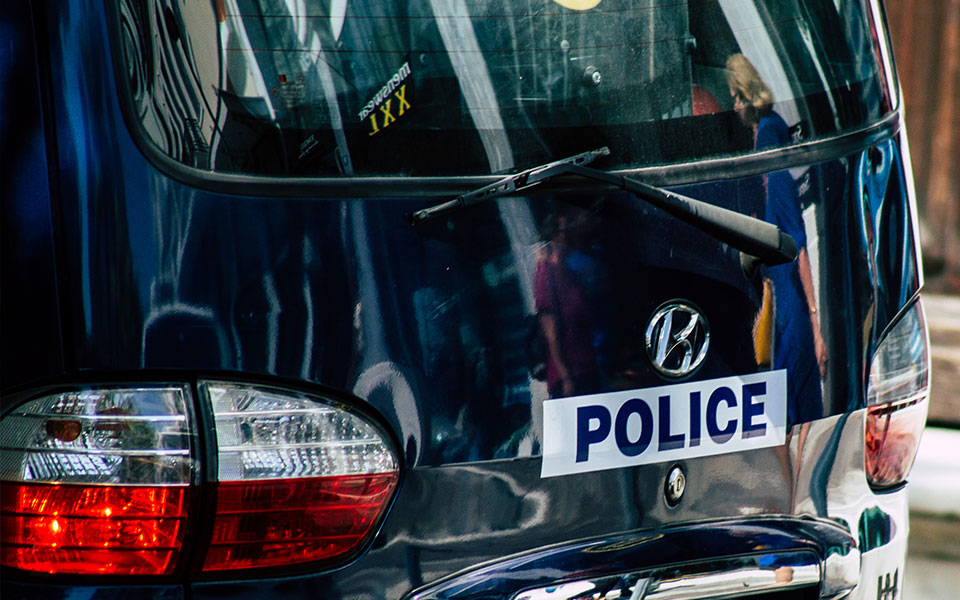 θεσσαλονίκη-τέσσερα-άτομα-πίσω-από-χ-562354294