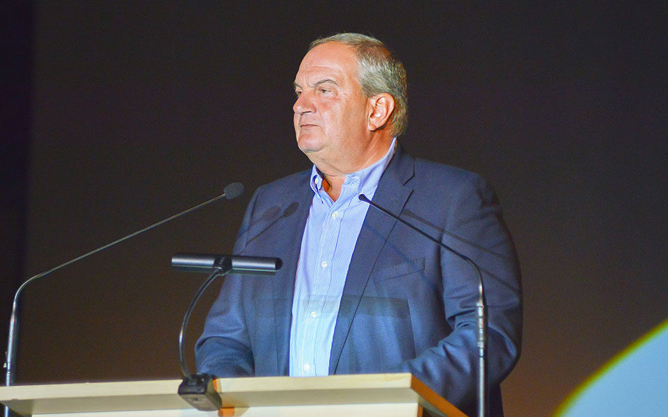 αρθρο-του-σ-τζίμα-στην-κ-η-σκιά-ενός-ο-562394401