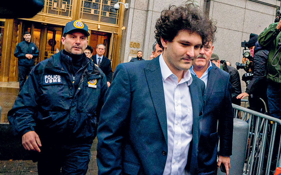 υβρις-απληστία-και-χαμένα-δισ-στην-πλα-562367170