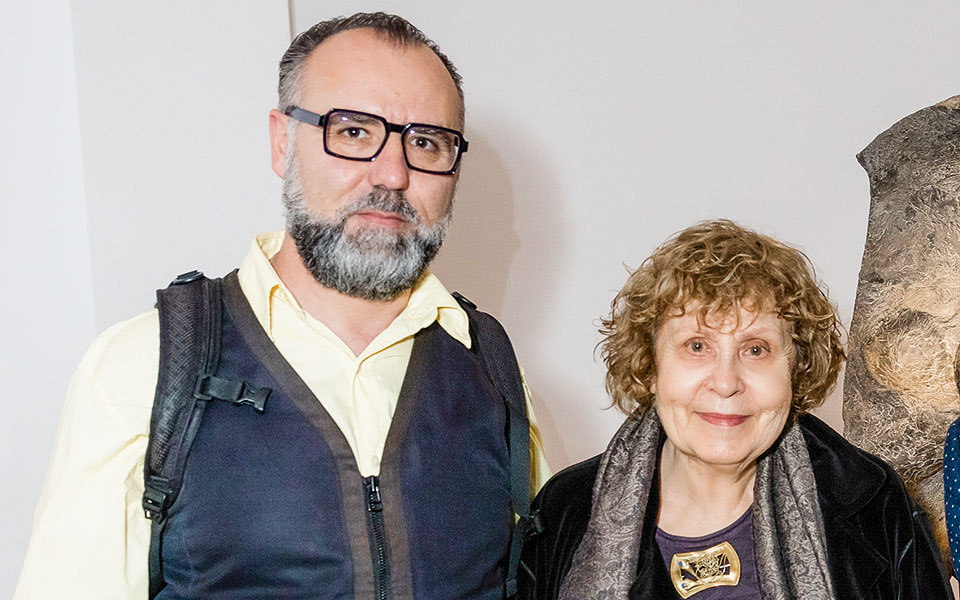 o-παντελής-χανδρής-φιλοτεχνεί-ένα-εικα-562369258