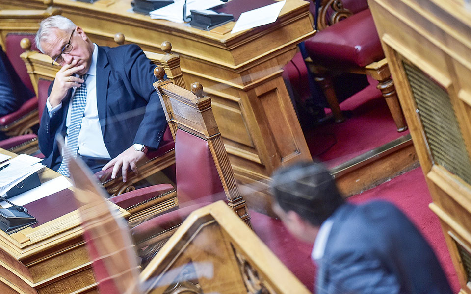 κόμμα-κασιδιάρη-η-αποχή-του-συριζα-και-562368976