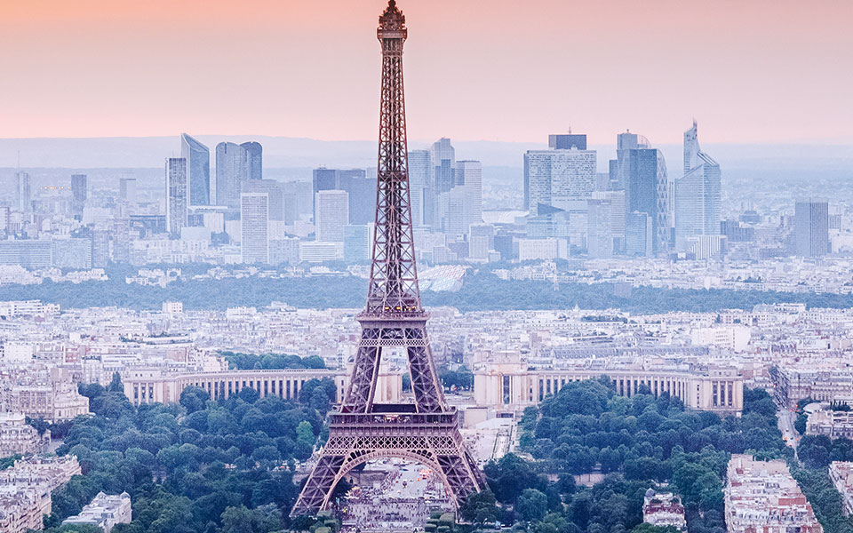το-παρίσι-παίρνει-από-το-λονδίνο-τα-ηνί-562380166