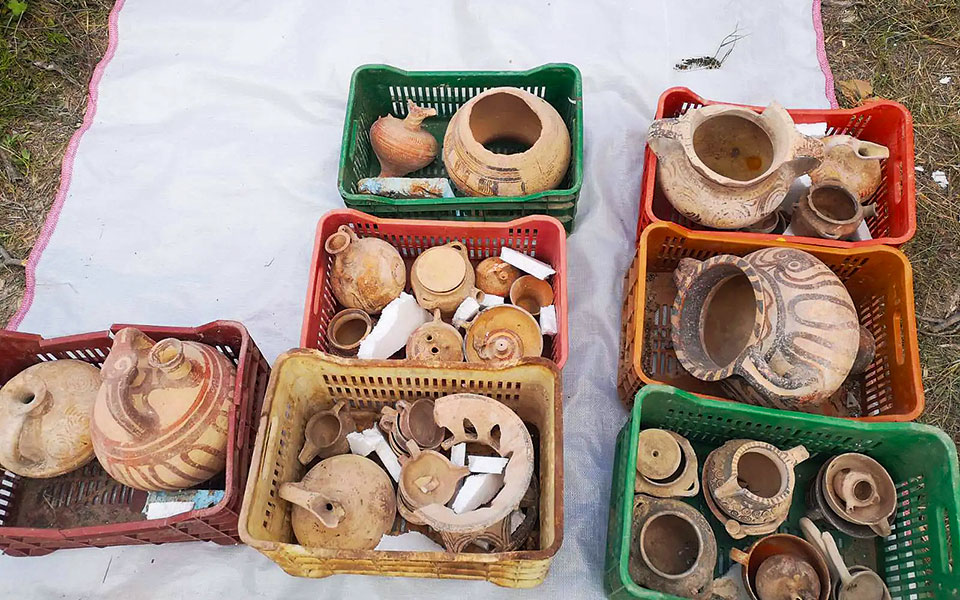 Εψαχναν όπλα, βρήκαν αρχαία-1