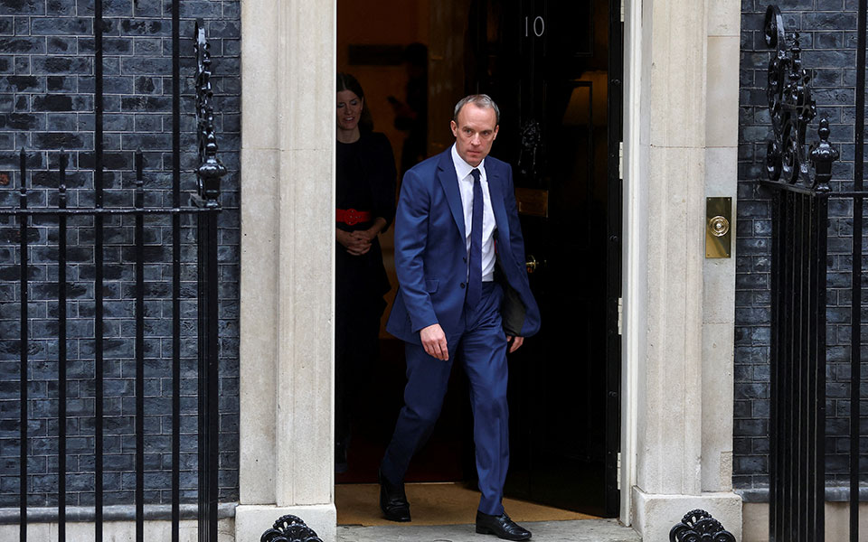 βρετανία-παραιτήθηκε-ο-ντόμινικ-ράαμ-562382122