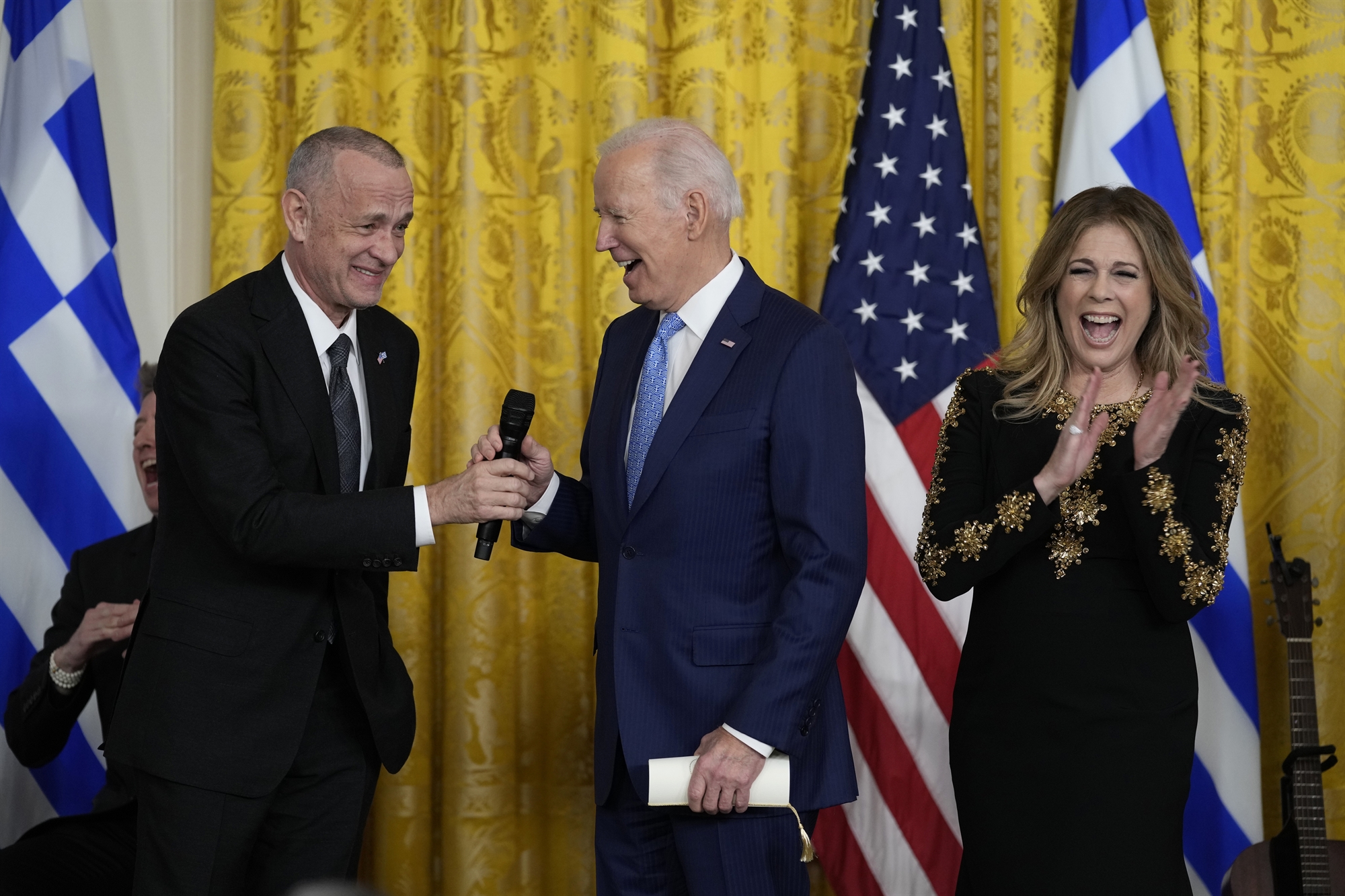 εκλογές-επιμένει-το-κύμα-της-άρνησης-562350379