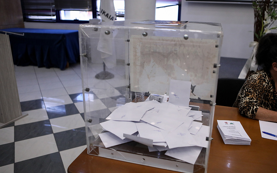 eταιρείες-δημοσκοπήσεων-λειτουργούμ-562386292