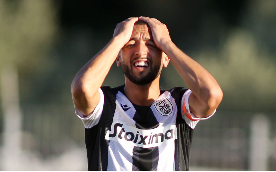 ταλέντο-εγκλωβισμένο-σε-ραγισμένο-562366183