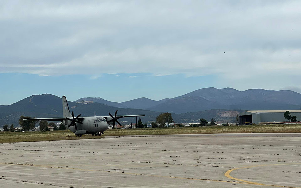 Σουδάν: Στην Ελευσίνα το αεροσκάφος με τους πρώτους Ελληνες που απεγκλωβίστηκαν-2