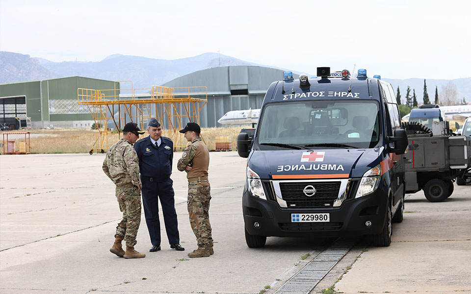 Σουδάν: Στην Ελευσίνα το αεροσκάφος με τους πρώτους Ελληνες που απεγκλωβίστηκαν-4