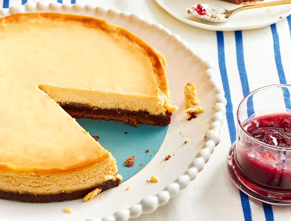 εύκολο-cheesecake-με-γιαούρτι-και-ζαχαρούχο-γά-562380523