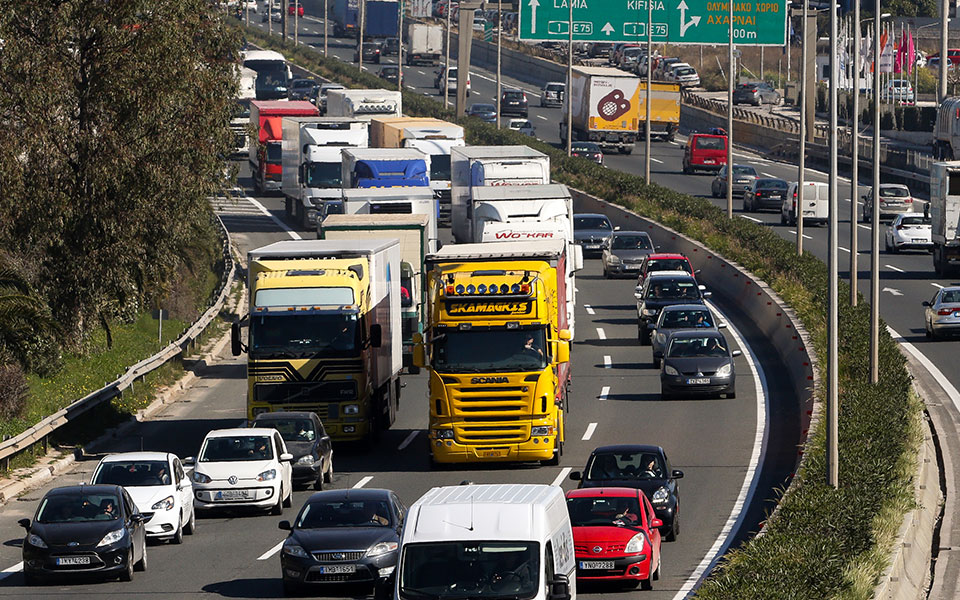 πάσχα-απαγόρευση-κυκλοφορίας-φορτηγ-562371025
