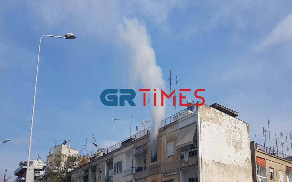 θεσσαλονίκη-φωτιά-σε-διαμέρισμα-πολυ-562367308