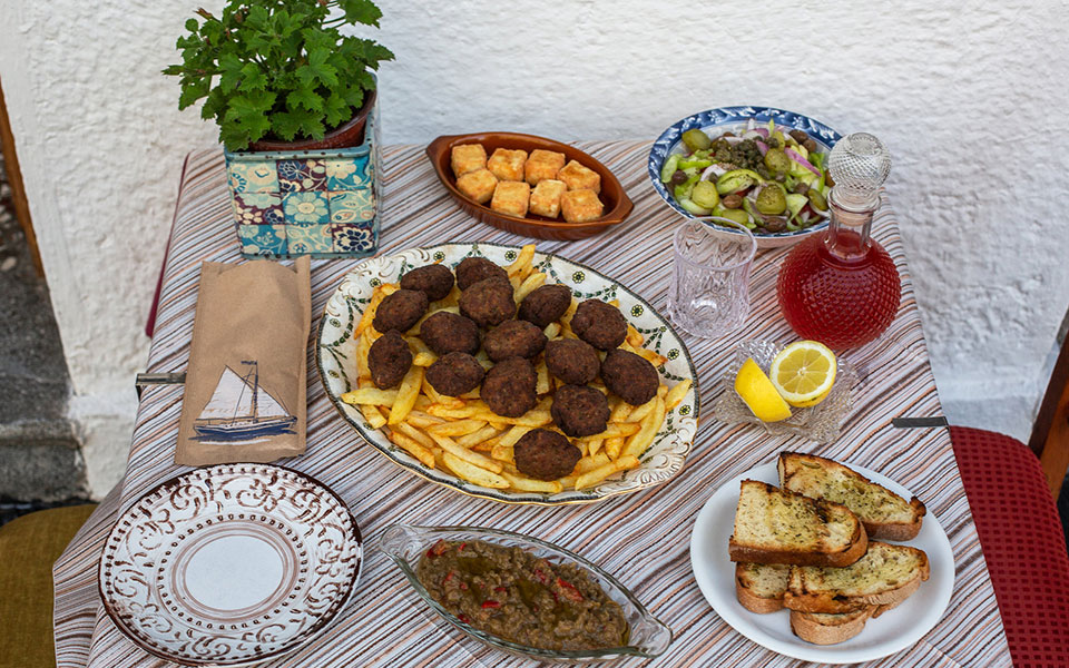 πού-θα-φάμε-όσοι-πιάσουμε-τον-μάη-στην-π-562396024