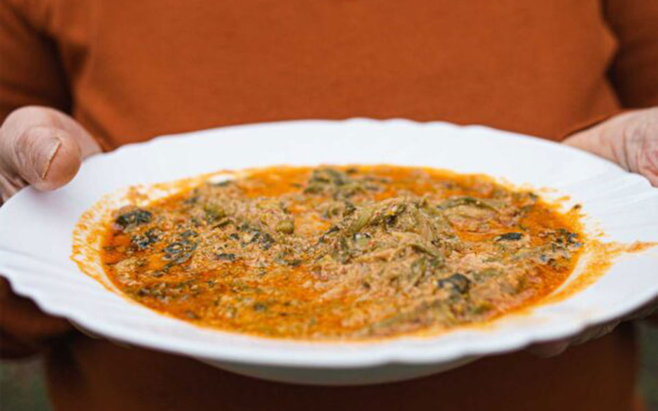 πατσούδια-κοτσάνια-και-ρίζες-σπανακ-562385671