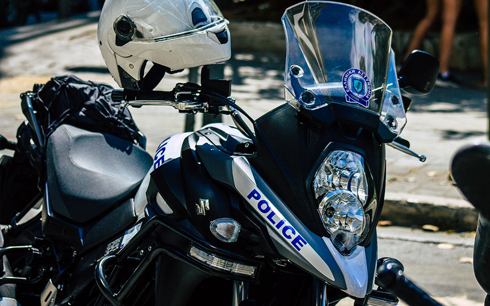 γλυφάδα-θύμα-ληστείας-20χρονος-ανήλι-562378030