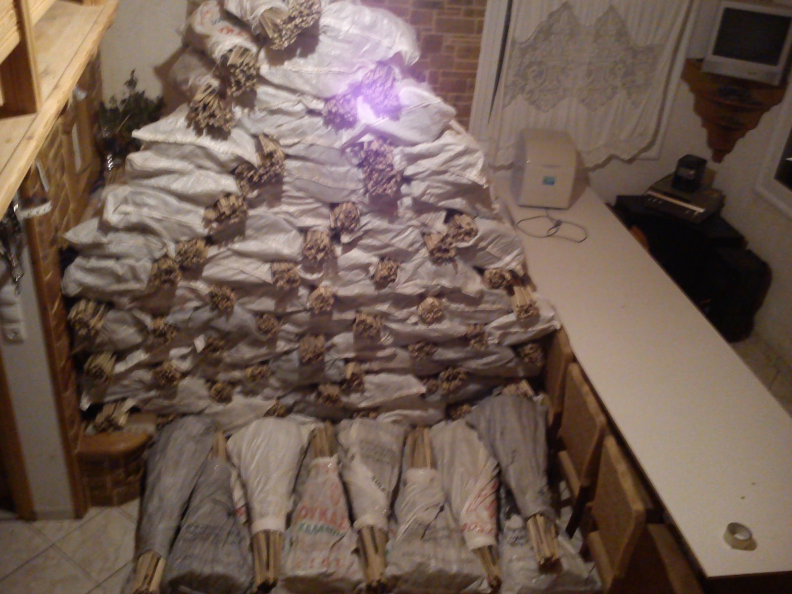 Ρουκετοπόλεμος: Με απαγορεύσεις και… άρωμα Χόλιγουντ-3