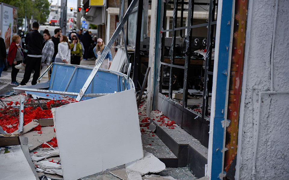 Νέο Ηράκλειο: Έκρηξη σε καφετέρια – Καταστράφηκε ολοσχερώς-2