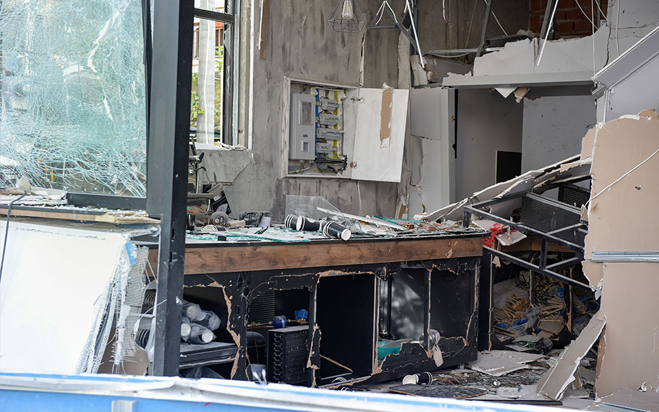 Νέο Ηράκλειο: Έκρηξη σε καφετέρια – Καταστράφηκε ολοσχερώς-3