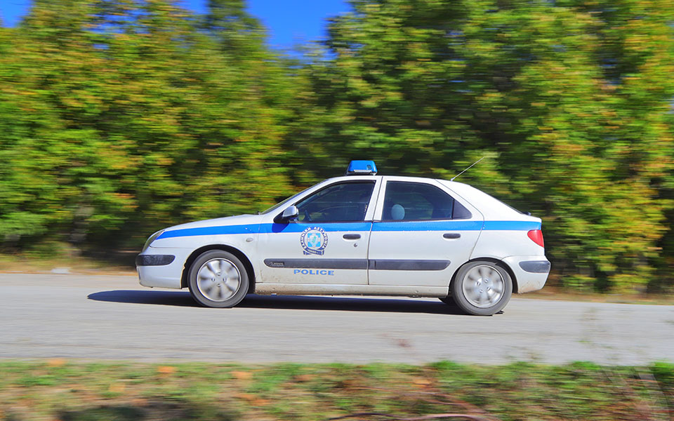 σύλληψη-22χρονου-για-φθορές-σε-συρμό-ησα-562358899