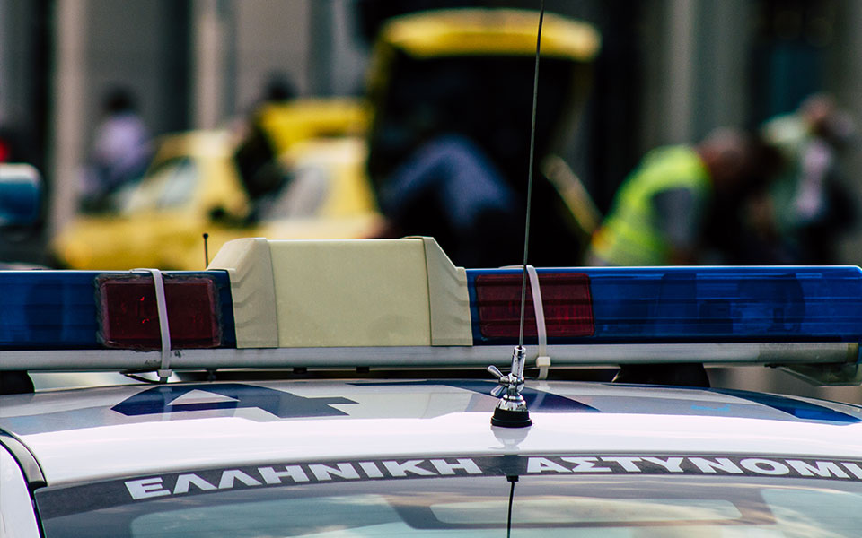 καταδίωξη-στο-καματερό-χειροπέδες-σε-562376374