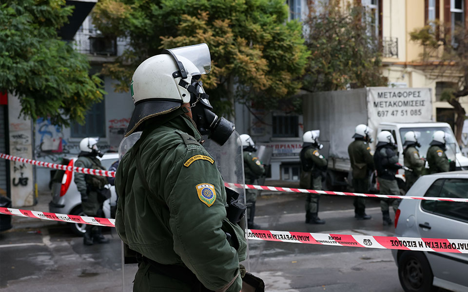 εκκενώθηκε-η-κατάληψη-στο-θέατρο-ολύμ-562358482