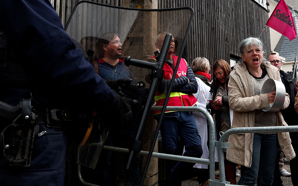 γαλλία-οι-κατσαρολάδες-προκαλούν-π-562388203