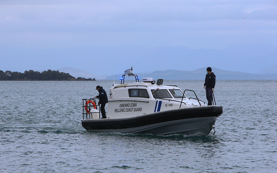 κέα-προσάραξη-σκάφους-με-11-επιβάτες-562376068