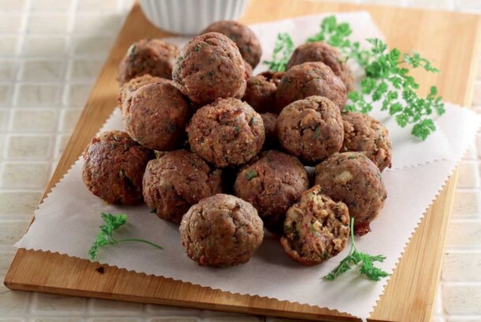 κεφτέδες-με-φρέσκα-κρεμμυδάκια-και-μυ-562376092