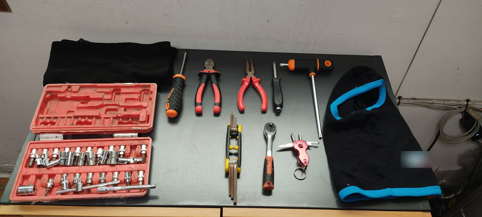 Μαρούσι: Χειροπέδες σε τρία άτομα που «άνοιγαν» αυτοκίνητα-1