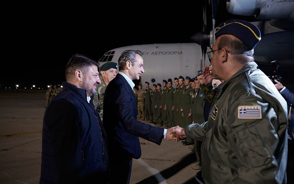 Επέστρεψαν στην Ελευσίνα 39 άτομα με το C-130 της Πολεμικής Αεροπορίας-1