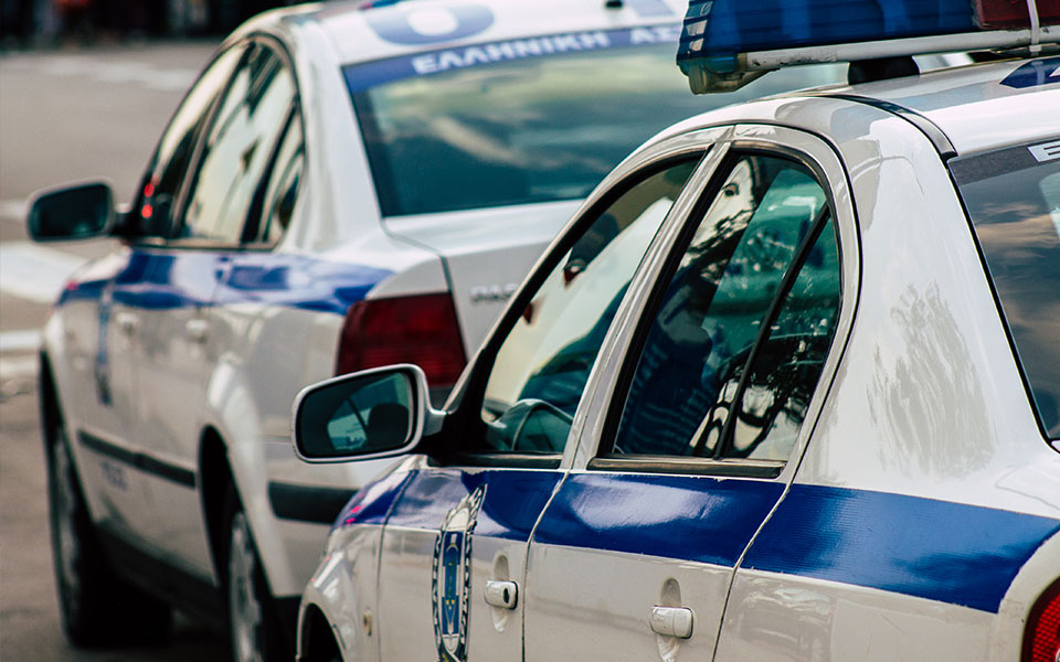 ακρόπολη-χειροπέδες-σε-ακόμη-ένα-άτομ-562376494