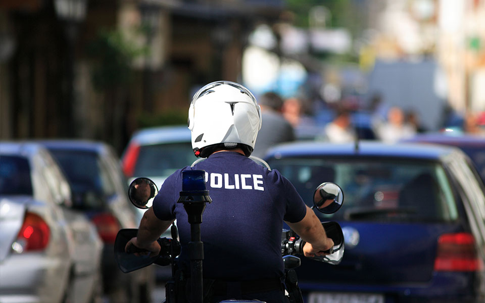 θεσσαλονίκη-μία-γυναίκα-με-δύο-συνεργ-562367080