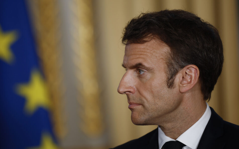 γαλλία-επικυρώθηκε-η-αύξηση-του-ορίου-562374475