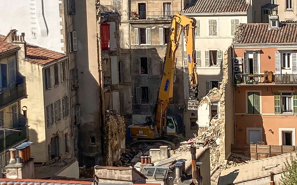 Μασσαλία: Βρέθηκε και τέταρτη σορός – «Υπάρχουν ελπίδες» για επιζώντες-1