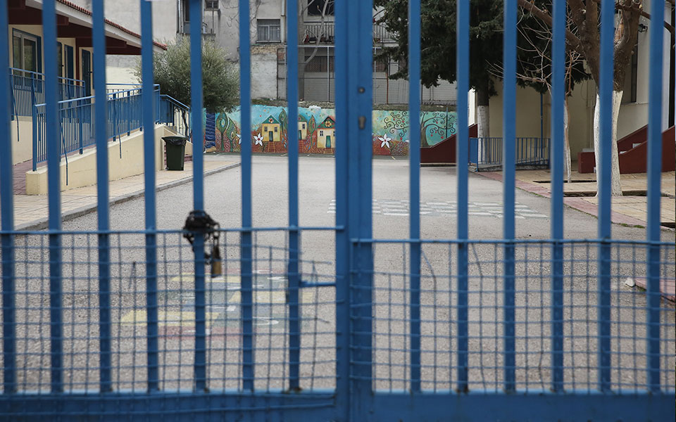 μενίδι-τέσσερις-σφαίρες-βρέθηκαν-στο-562387447