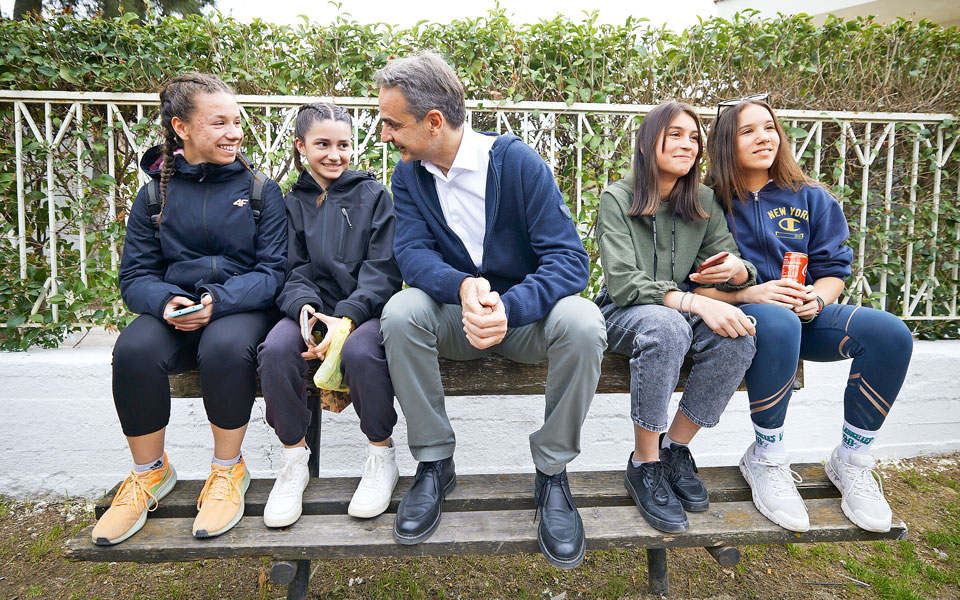 νδ-χρωματισμοί-με-σχέδιο-δύο-δόσεων-562351363