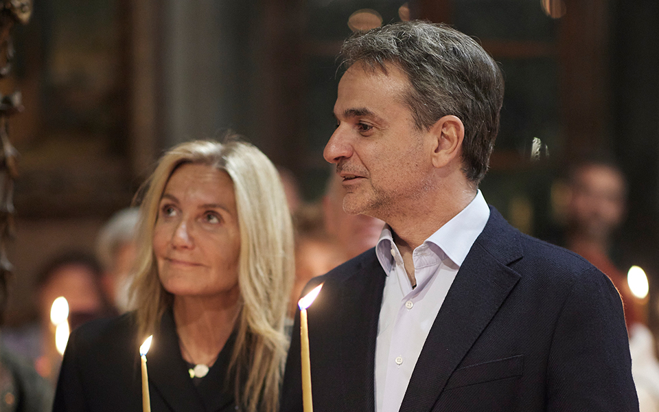 Στην Τήνο ο Κυριάκος Μητσοτάκης για την Ακολουθία του Επιταφίου-1