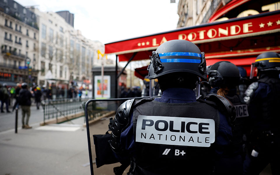 γαλλία-διαδηλώσεις-και-επεισόδια-στη-562359310