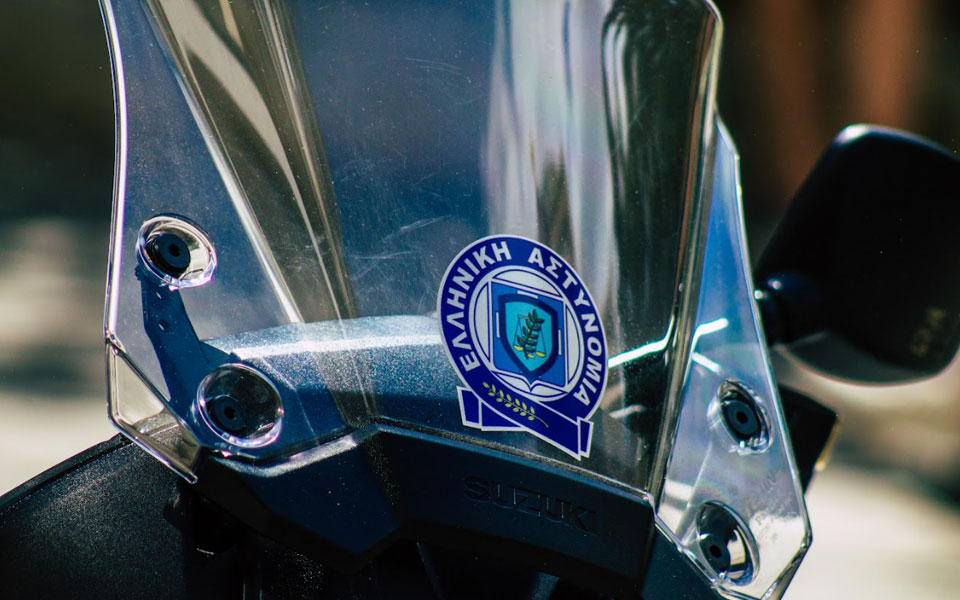 θεσσαλονίκη-χειροπέδες-σε-19χρονο-για-β-562371685