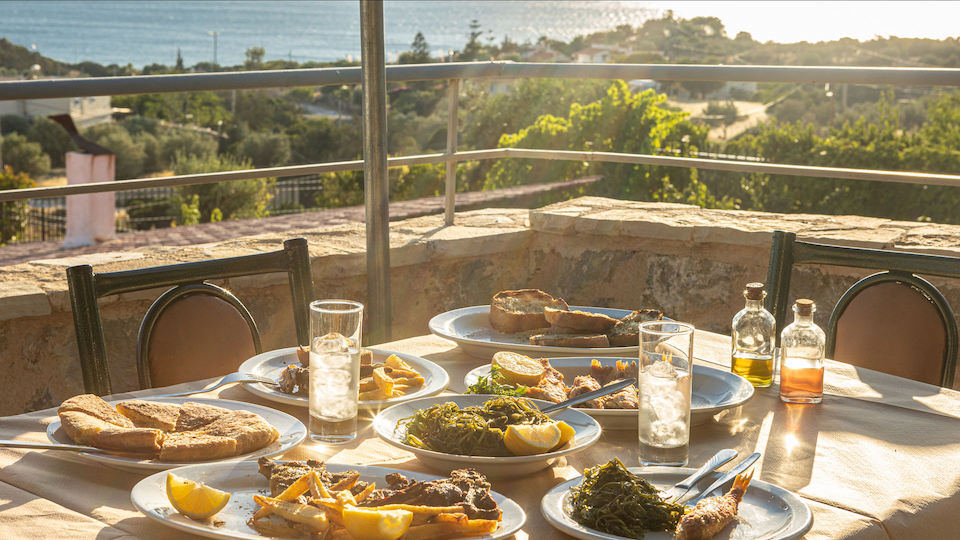 πρώτα-αρχαία-μετά-φαγητό-9-ταβέρνες-κο-562395109