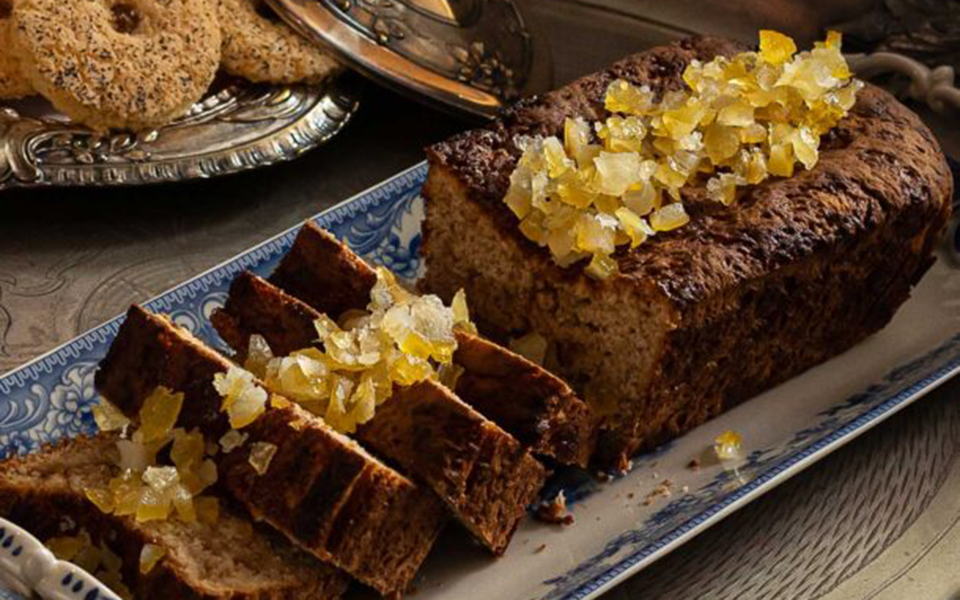 γλυκό-ψωμί-pan-dolce-με-φρουί-γκλασέ-λεμόνι-562351597