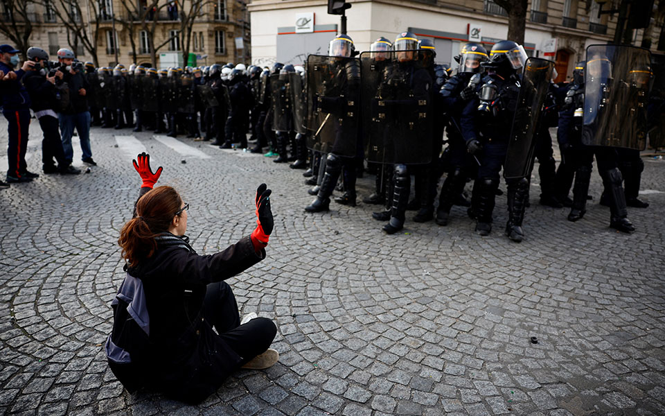 Γαλλία: Επεισόδια, συλλήψεις και τραυματίες στον 11ο γύρο κινητοποιήσεων-1