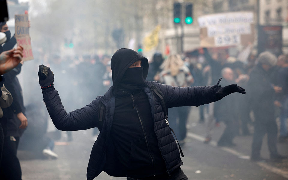 Γαλλία: Επεισόδια, συλλήψεις και τραυματίες στον 11ο γύρο κινητοποιήσεων-13