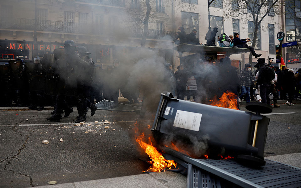 Γαλλία: Επεισόδια, συλλήψεις και τραυματίες στον 11ο γύρο κινητοποιήσεων-12