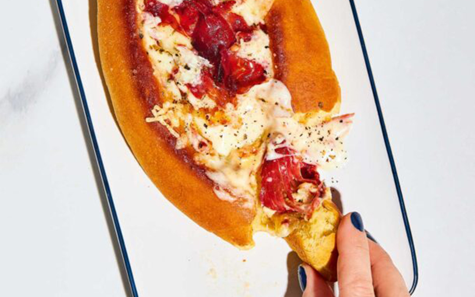 πεϊνιρλί-με-κασέρι-παστουρμά-και-αυγ-562352110